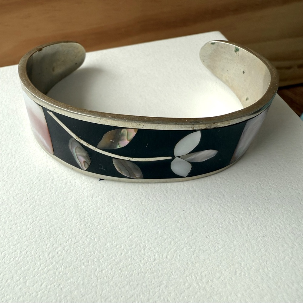 Elegant Black and Silver Leaf Design Bracelet